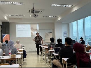 Belajar Bisnis Kekinian + Magang Setahun