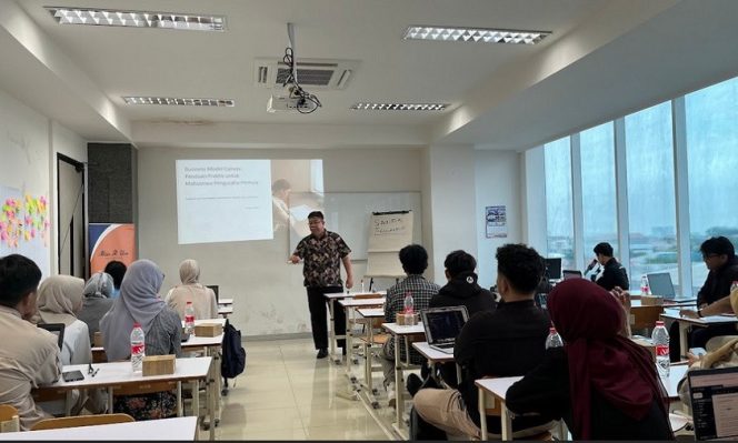 
					Belajar Bisnis Kekinian + Magang Setahun
