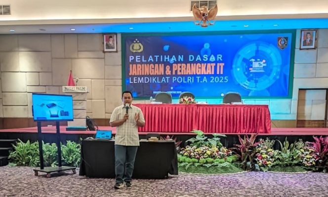 
					UNM Latih Anggota Polri Kuasai MikroTik