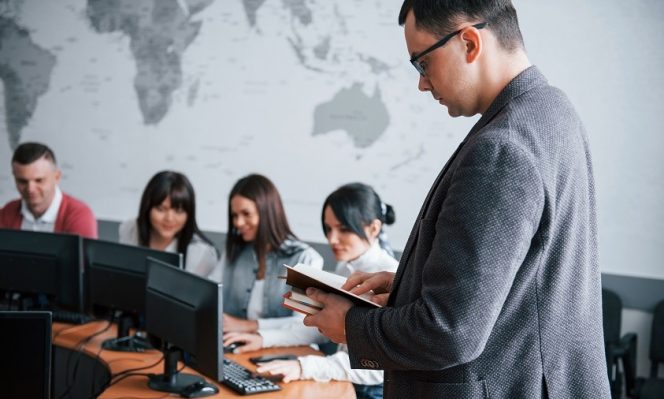 
					UNM Cetak Lulusan Kelas Dunia