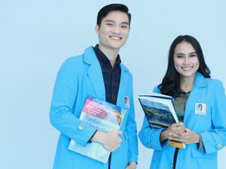 Daftar UNM Sekarang, Dapat Jaket Varsity Eksklusif!