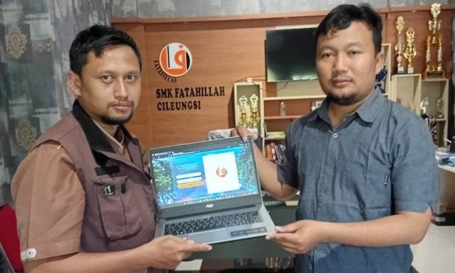 
					UNM Serahkan Aplikasi Inventori Barang ke SMK Fatahillah