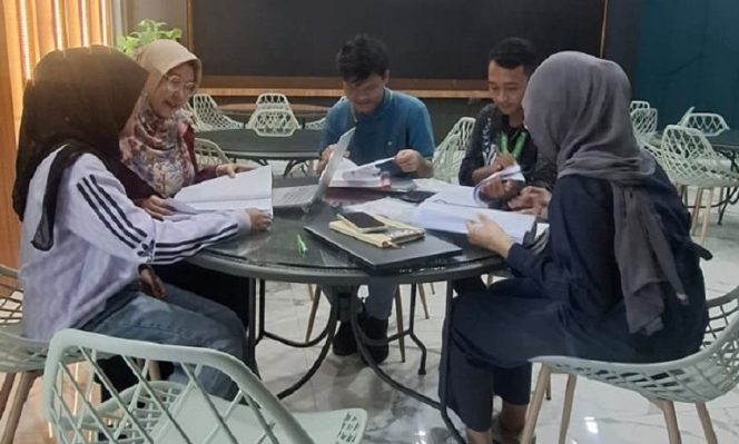 
					Sinergi Dosen dan Mahasiswa UNM