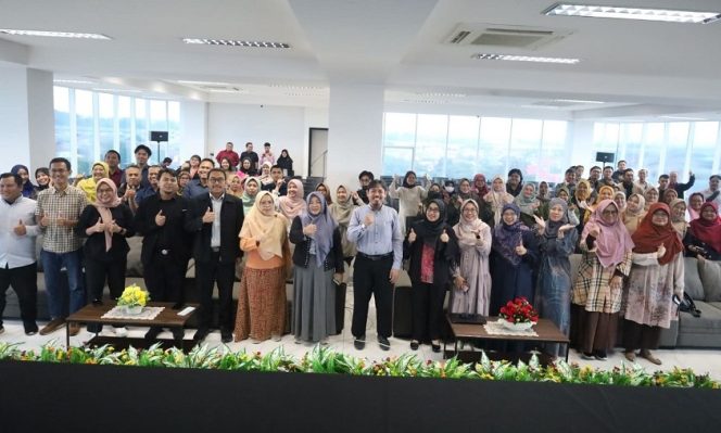 
					Dosen UNM Kini Dipacu Raih Lektor Kepala