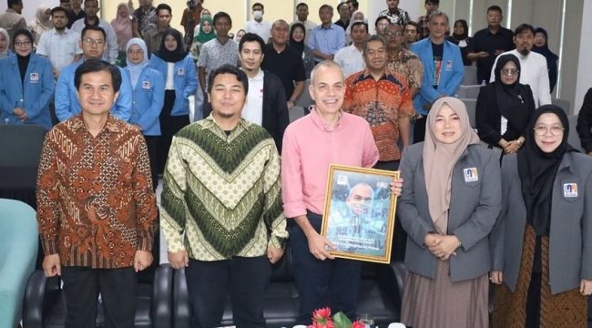UNM Gelar Studium General AI