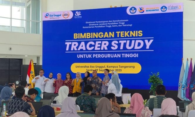 
					Tracer Study UNM Jadi Senjata Rahasia Cetak Lulusan Siap Kerja di Era Digital