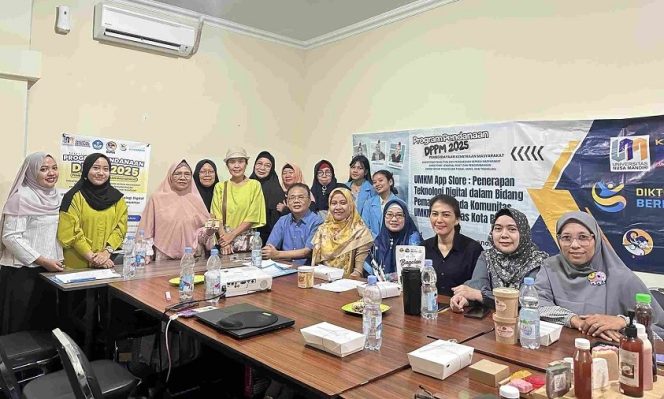 
					Mahasiswa UNM Dampingi UMKM Bekasi Kuasai Dunia Online