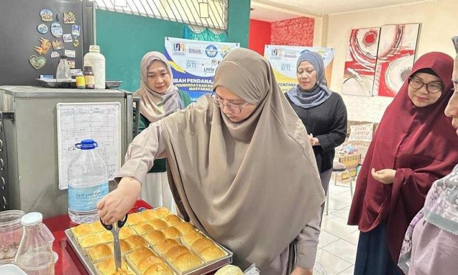
					Cara Cerdas UNM Dorong UMKM Perempuan Melesat di Era Digital Lewat Desain, Branding, dan Digitalisasi
