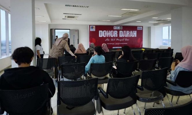 
					Mahasiswa Universitas Nusa Mandiri Galang Kepedulian