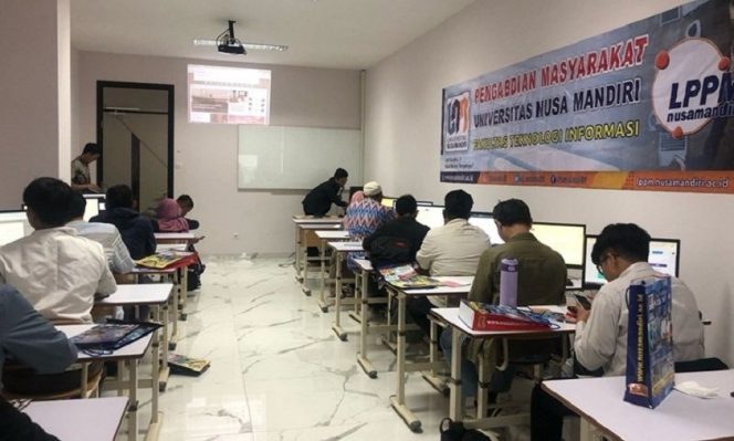 
					Mahasiswa dan Dosen UNM Latih Pemuda JPRMI Tangkal Disinformasi Lewat Analisis Opini Publik Digital