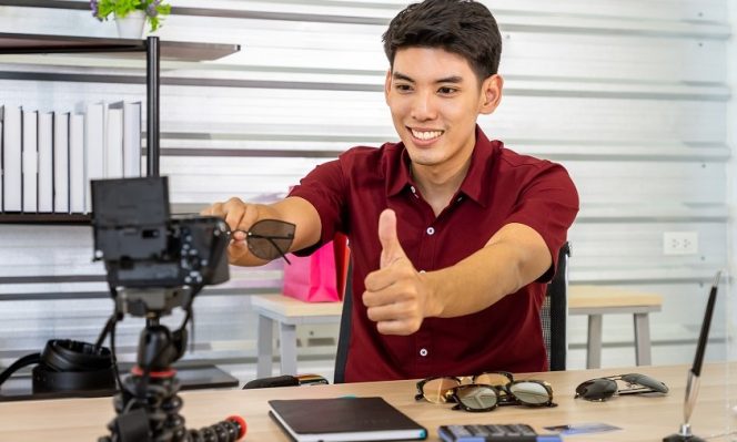 
					Viral Bikin Kaya, Tapi Paham Bisnis yang Bikin Bertahan