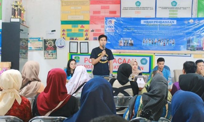 
					Mahasiswa Universitas Nusa Mandiri Dampingi Warga RW 12 Jatiwaringin Gunakan Website RW Smart Hub