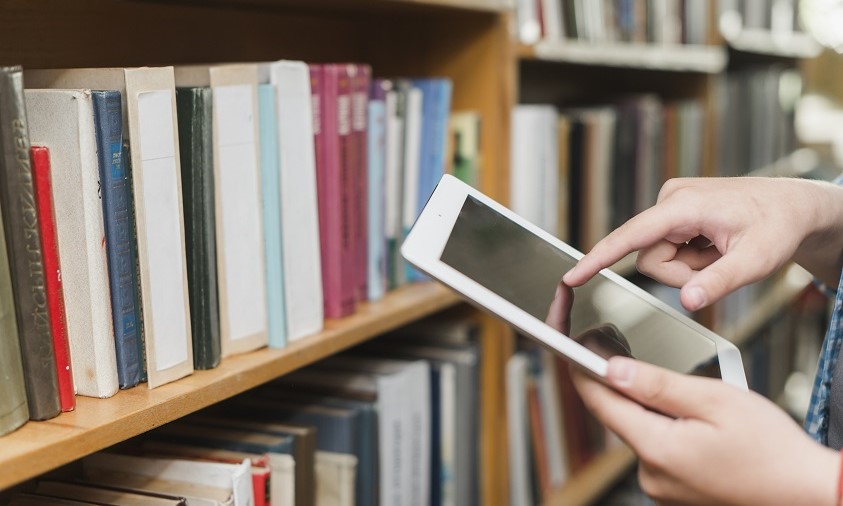 Literasi AI Jadi Kebutuhan Mendesak di 2025