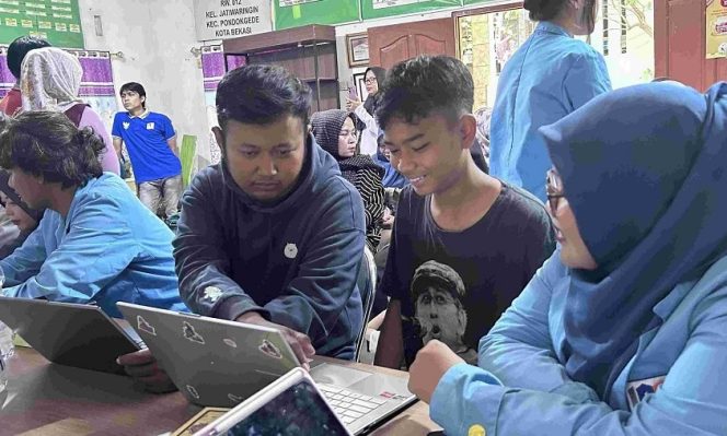 
					Mahasiswa UNM Bikin RW Smart Hub, Warga Jatiwaringin Siap Go Digital