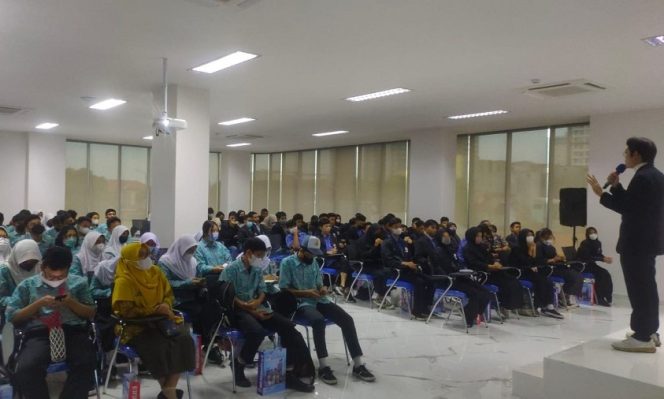
					Siap Go Digital! Pelajar SMK Dilatih Jaringan & AI di CREABEST UNM