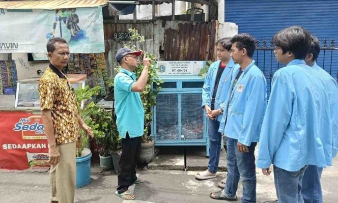 
					Mahasiswa UNM Tanamkan Nilai Pancasila Lewat Program Bank Sampah di Jatinegara Kaum