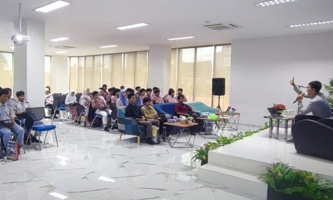 
					CREABEST 2025 Bukti UNM Serius Siapkan Generasi Digital Tangguh