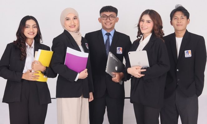 
Intip Peluang Karier Keren Lulusan Bisnis Digital UNM, Siap Jadi Profesional hingga Entrepreneur Digital