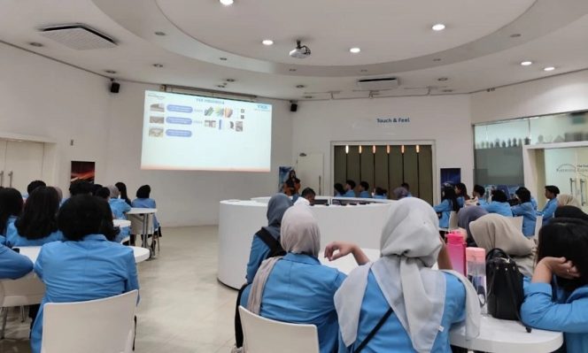 
Ingin Kuliah Manajemen Siap Kerja Digital? Ini yang Dilakukan FEB UNM