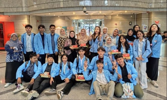 
Kuliah 3 Tahun Langsung Setahun di Industri Strategi Manajemen UNM Siapkan Lulusan Siap Kerja