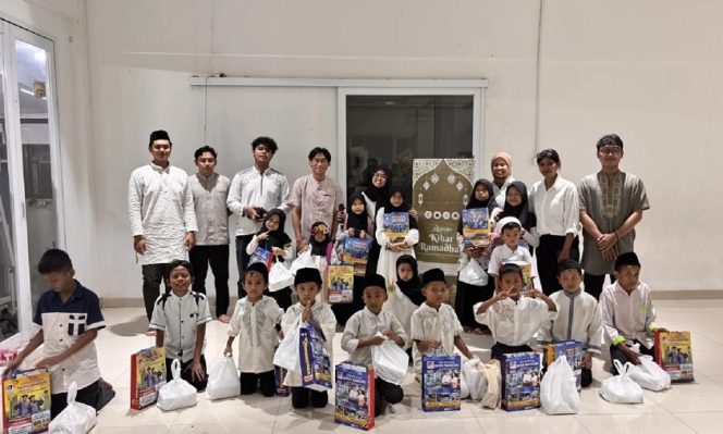 
Kibar Ramadhan UNM Jadi Ajang Mahasiswa dan Komunitas Berbagi Kepedulian