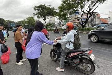 HIMSI UNM Tebar Takjil Lewat Aksi KOLABORASA
