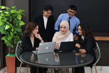 UNM Dorong Mahasiswa Bangkit dan Bangun Bisnis Lebih Kuat