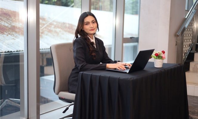 
					Kuliah Bisnis Tak Cukup Teori! FEB UNM Siapkan Mahasiswa Hadapi Era Digital
