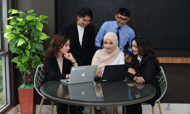 
					Anti Nganggur! Kuliah di UNM Jadi “Fast Track” Menuju Karier Impian