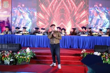 Vokal Rifqi Bius Wisuda UNM