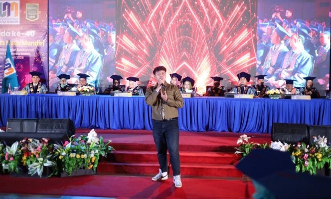 
					Vokal Rifqi Bius Wisuda UNM Penampilan Penuh Emosi Jadi Sorotan dan Inspirasi
