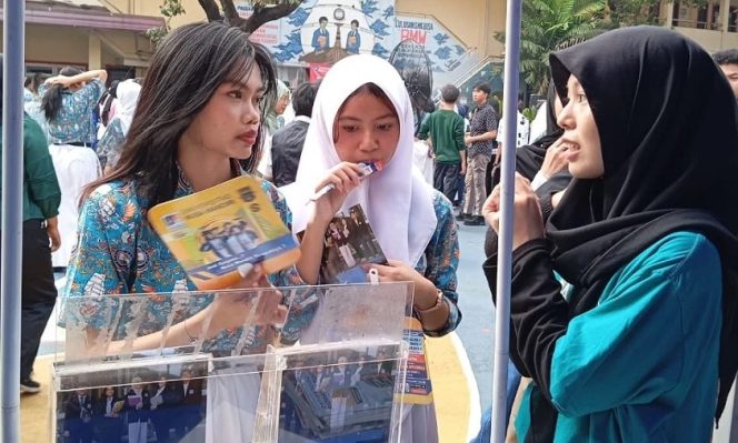 
					Booth Digital UNM Diserbu Siswa di Job Fair SMK Hang Tuah Ini Kesempatan Kuliah dan Karier
