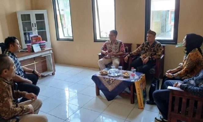 
					Desa Masih Ribet Urus Administrasi Manual UNM Siapkan Transformasi Digital untuk Pelayanan Publik