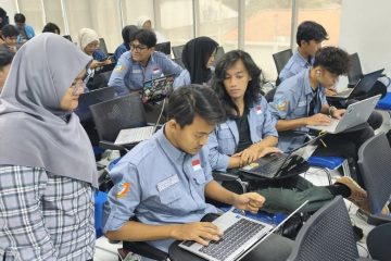 Mahasiswa UNM Dibekali Skill yang Paling Dicari Industri