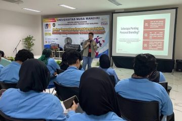 Mahasiswa UNM Dibekali Strategi Hadapi Dunia Kerja