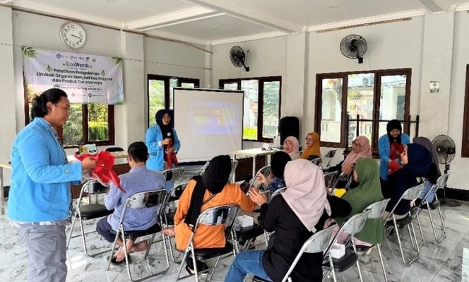 
					Mahasiswa UNM Sulap Limbah Dapur Jadi Cuan, Program EcoWorth Sasar PKK Jakarta Timur