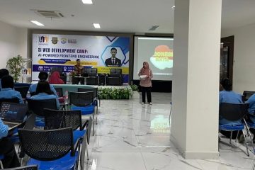 Mahasiswa Sistem Informasi UNM Digembleng AI Web Development