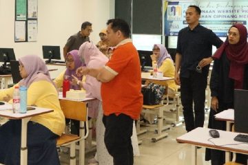 Dosen UNM Bekali PKK Cipinang Melayu Sistem Monitoring Digital UP2K