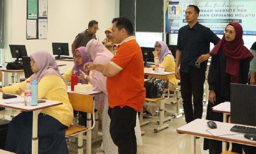 Dosen UNM Bekali PKK Cipinang Melayu Sistem Monitoring Digital UP2K