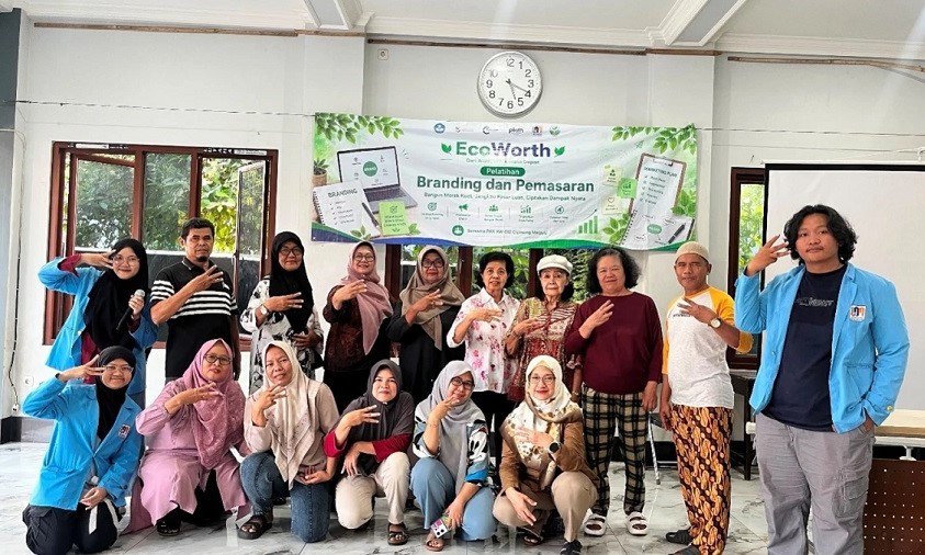 EcoWorth UNM Bantu PKK Cipinang Melayu