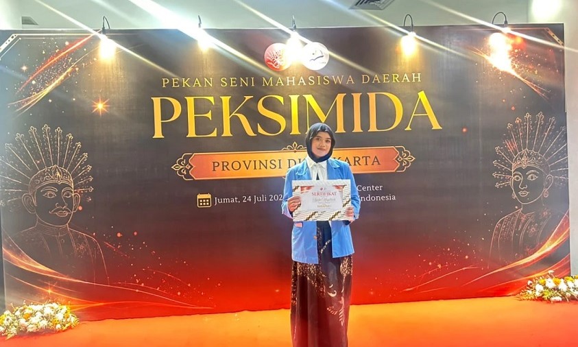 Mahasiswi UNM Juara PEKSIMIDA DKI 2026, Monolog ‘Balada Sumarah’ Bawa Pulang Juara Harapan 1 Mahasiswi UNM Juara PEKSIMIDA DKI 2026