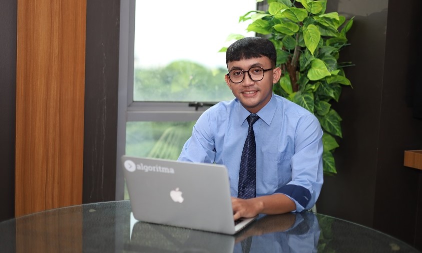 Bukan Sekadar Gelar! FEB UNM Siapkan Lulusan Siap Kerja, Bisnis, dan Kuasai Era Digital FEB UNM Siapkan Lulusan Siap Kerja