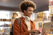 Teknologi di Balik Character AI Ini Ternyata Banyak Dipakai Bisnis Buat Layani Pelanggan