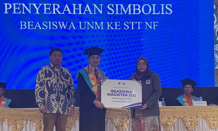 UNM Serahkan Beasiswa Magister Informatika