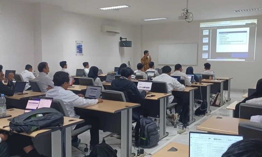 Lewat Matrikulasi, UNM Siapkan Maba Magister Informatika Hadapi Industri Digital UNM Siapkan Maba Magister Informatika