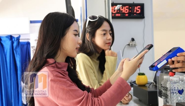 QRIS Adalah Standar yang Bikin Semua Dompet Digital Nyambung, Begini Cara Kerja Sistemnya QRIS Adalah Standar yang Bikin Semua Dompet Digital Nyambung, Begini Cara Kerja Sistemnya