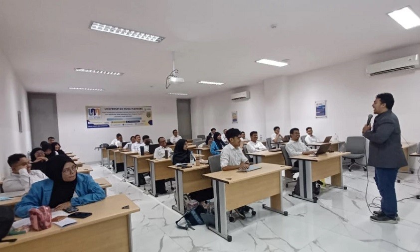 UNM Bekali Mahasiswa Magister Bahasa Inggris