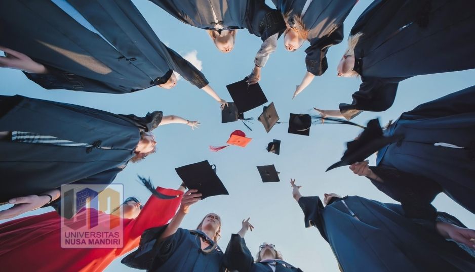 Penulisan Gelar yang Benar di CV, LinkedIn, dan Email Bisnis, Ini Etika yang Sering Terlewat Lulusan Baru