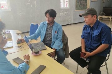 Tim Dosen dan Mahasiswa UNM Sosialisasi “Smart Village” di Balai Desa Cimulang Tim Dosen dan Mahasiswa UNM Sosialisasi "Smart Village"