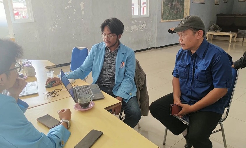 Tim Dosen dan Mahasiswa UNM Sosialisasi "Smart Village"